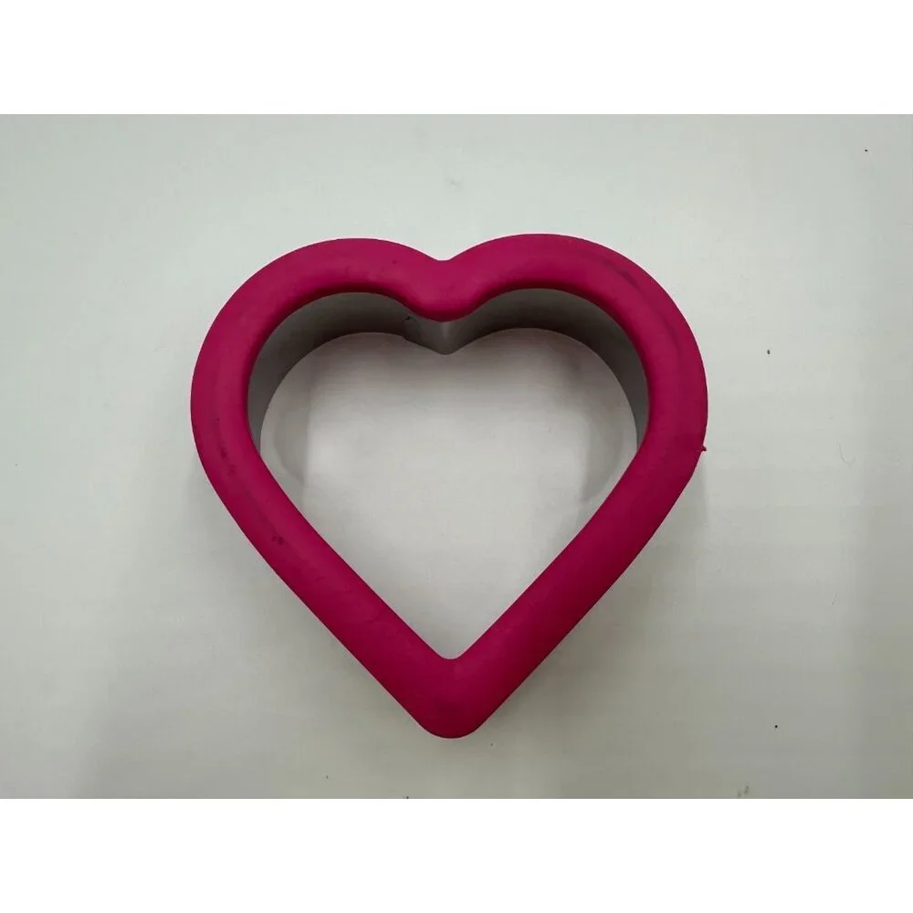 Cookie Cutter & Scraper Lot Wilton Comfort Grip Round (New) and more Pre-Owned